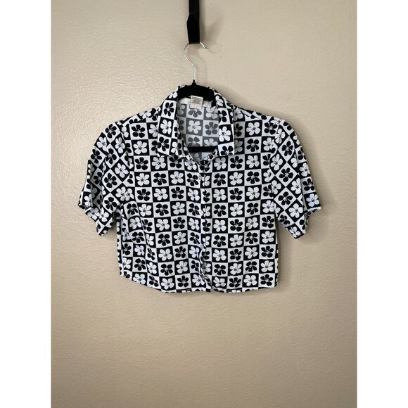 Passport Black & White Floral Checkered Crop Shirt Small Rayon Button-Up Blouse - Picture 2 of 6